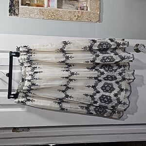 Talbots Pleated Embroidered Skirt Size 10